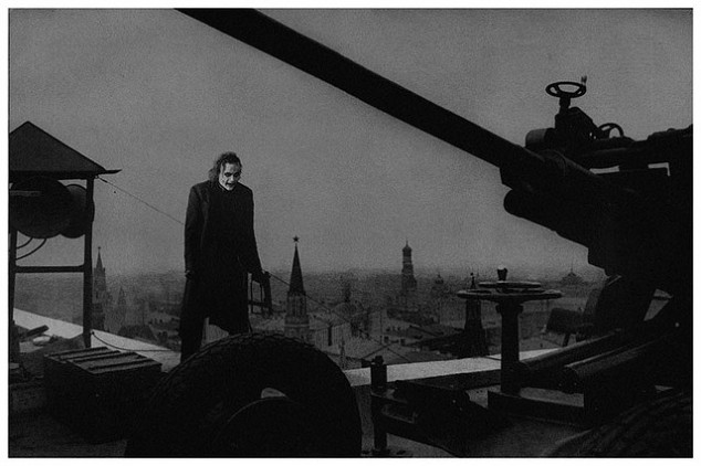 توپی که روی سقف هتلی در مسکو مستقر شده است، 1941