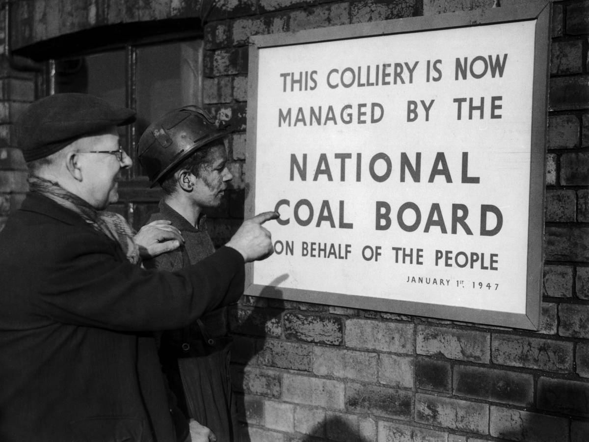 عکس 12- ملی سازی یک معدن در انگلستان، سال 1946